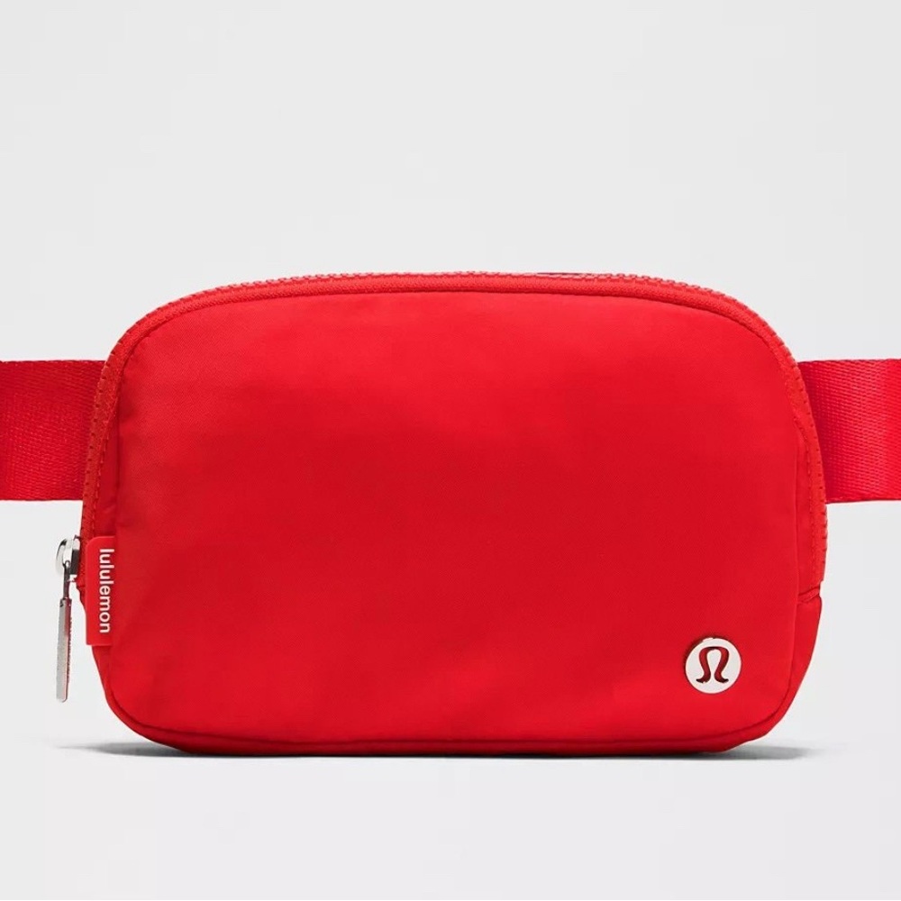 Lululemon everywhere belt bag
